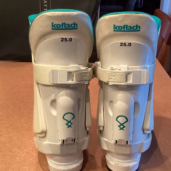 Women's White Winter Boots - Picture 2 of 7